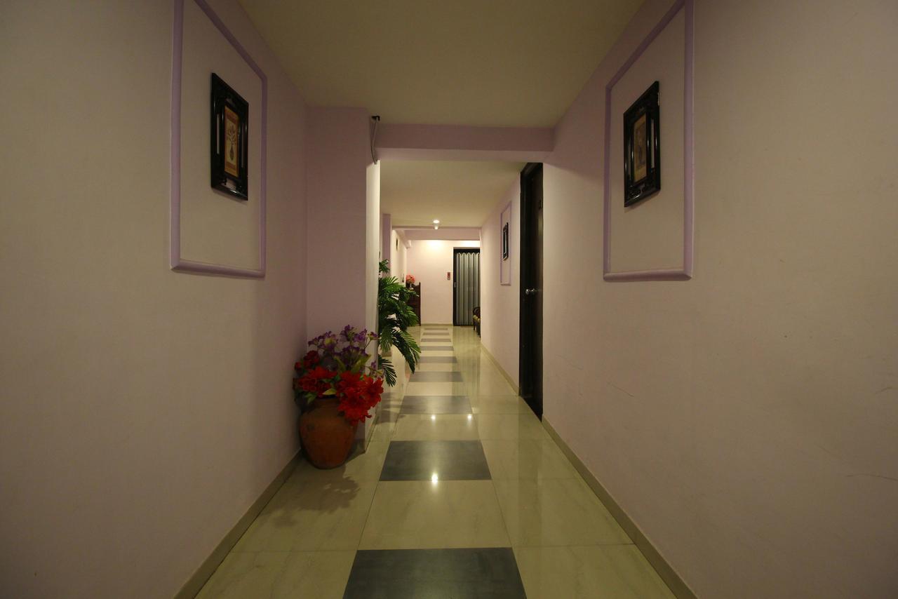 Oyo 8786 Hotel Maan Residency Ahmedabad Exterior photo