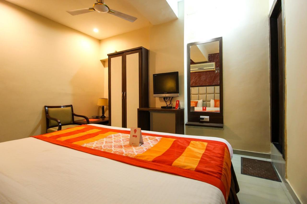 Oyo 8786 Hotel Maan Residency Ahmedabad Exterior photo